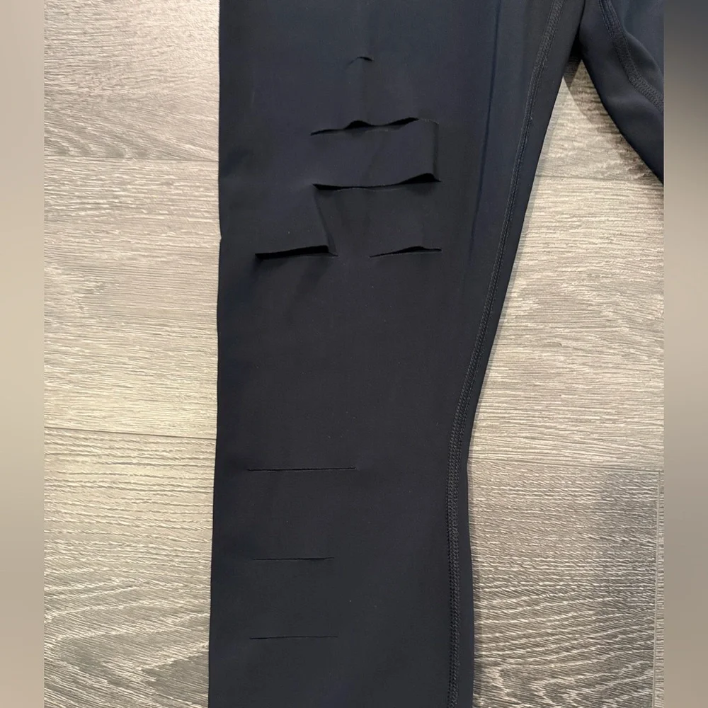ALO YOGA High-Waist Ripped Warrior Legging Size Medium in Black
